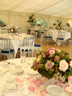 Roses on cake stands